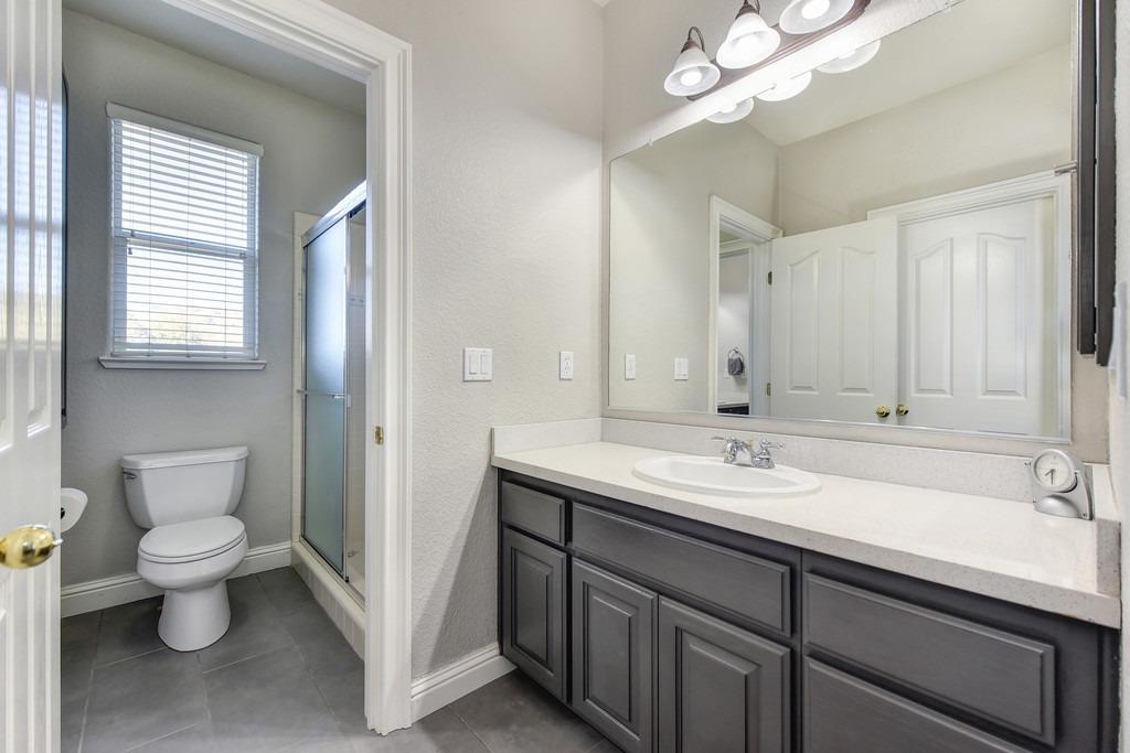Detail Gallery Image 33 of 51 For 2112 Tarbolton Cir, Folsom,  CA 95630 - 6 Beds | 4/1 Baths