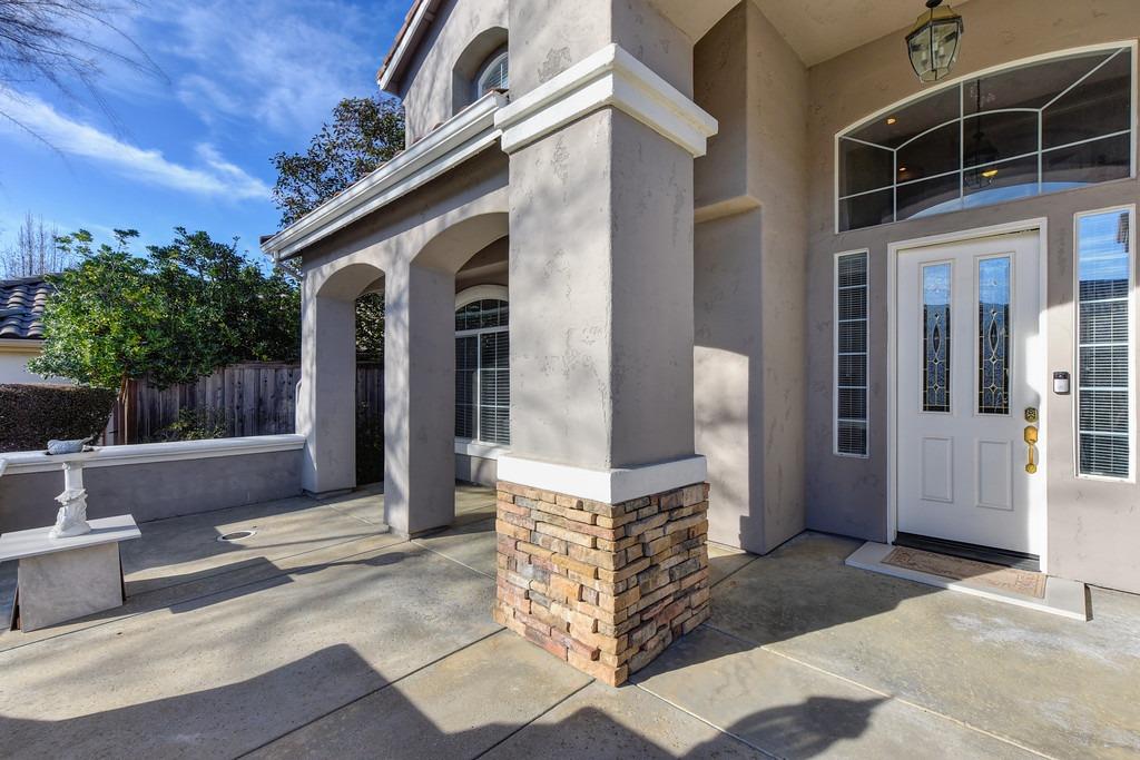 Detail Gallery Image 6 of 51 For 2112 Tarbolton Cir, Folsom,  CA 95630 - 6 Beds | 4/1 Baths