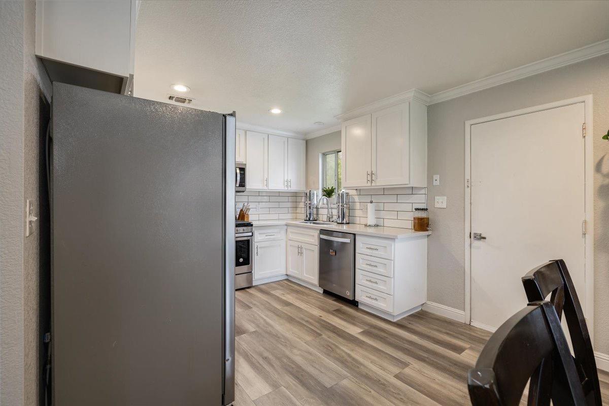 Detail Gallery Image 13 of 29 For 6630 Golf View Dr, Sacramento,  CA 95822 - 3 Beds | 2 Baths
