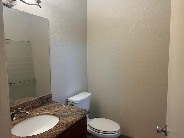 Detail Gallery Image 9 of 11 For 1829 Fairwood Ave, Manteca,  CA 95336 - 3 Beds | 2 Baths