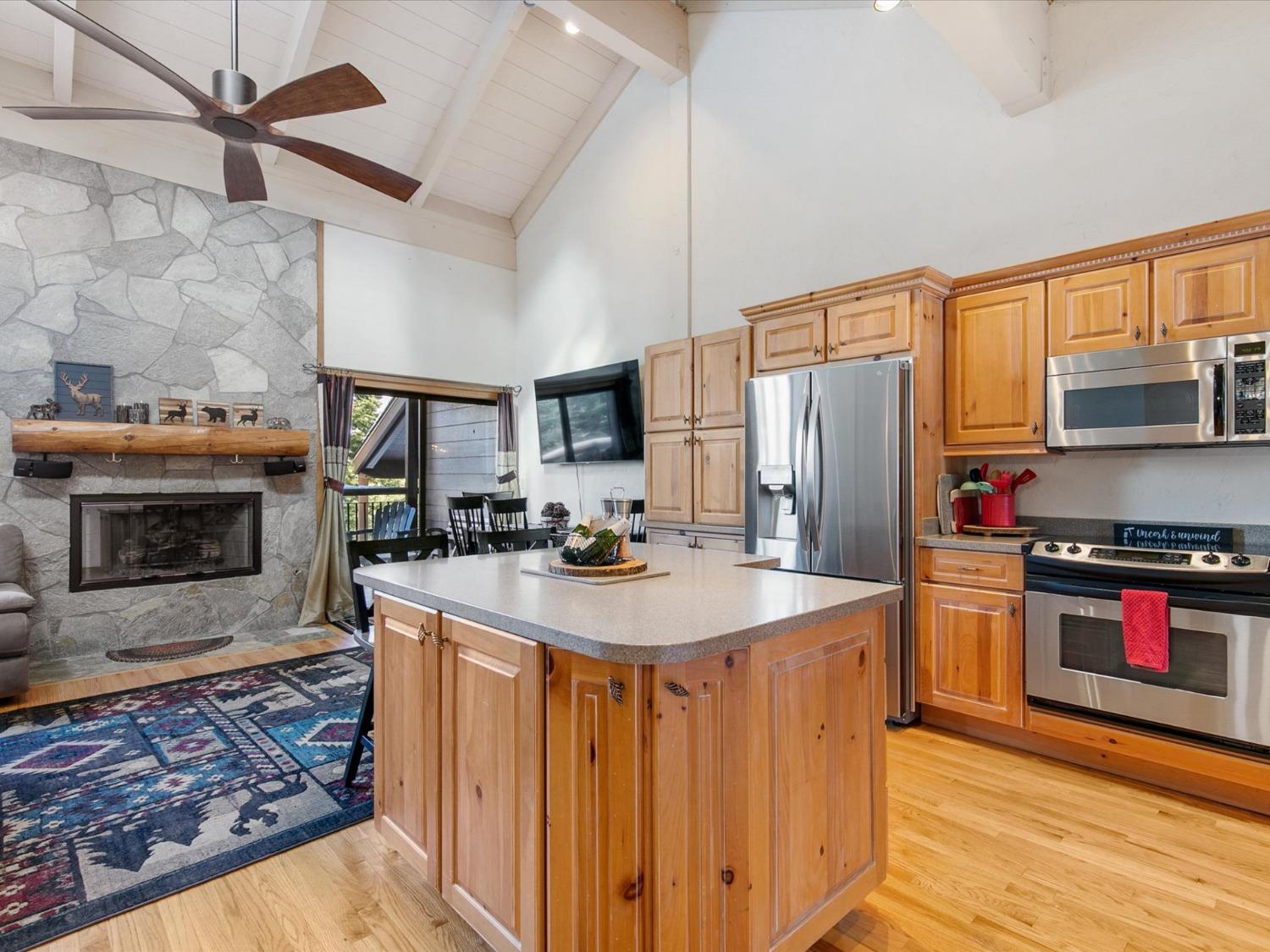 Detail Gallery Image 8 of 48 For 6138 Feather Rdgs, Truckee,  CA 96161 - 2 Beds | 2 Baths