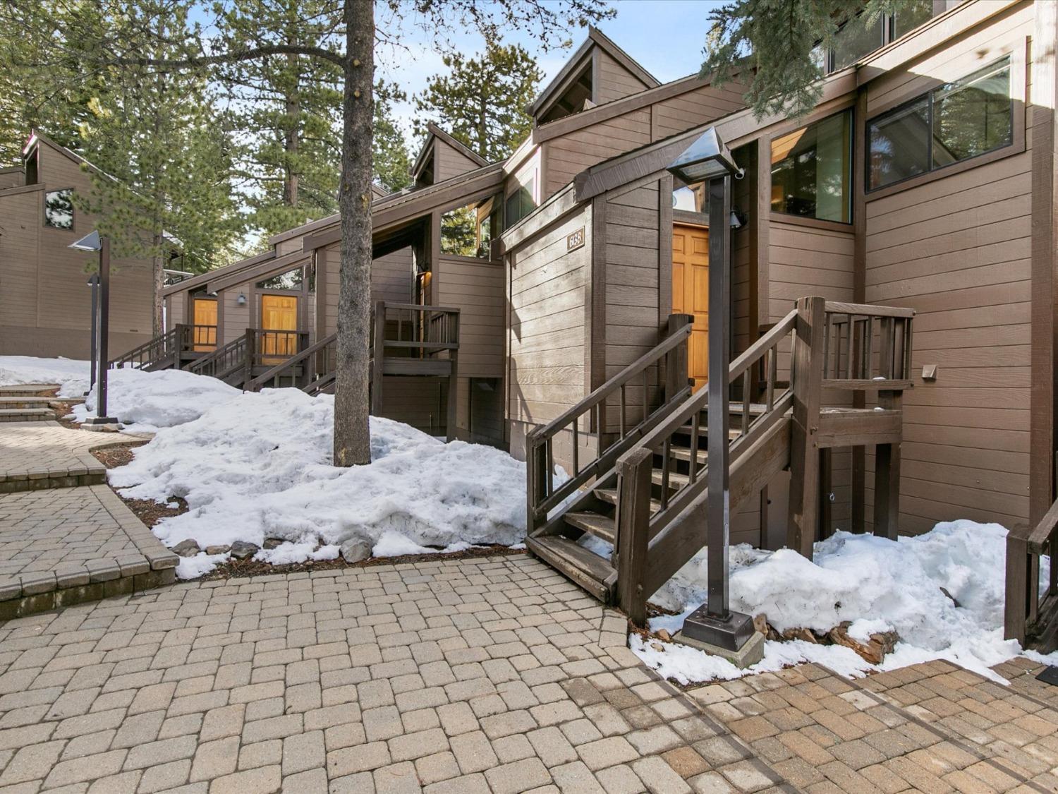 Detail Gallery Image 1 of 48 For 6138 Feather Rdgs, Truckee,  CA 96161 - 2 Beds | 2 Baths