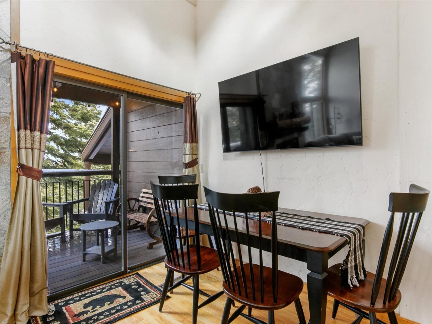 Detail Gallery Image 14 of 48 For 6138 Feather Rdgs, Truckee,  CA 96161 - 2 Beds | 2 Baths