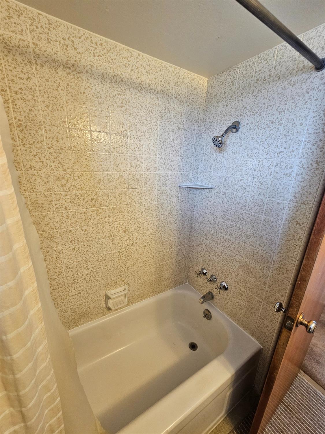 Detail Gallery Image 34 of 50 For 4450 Green Tree Dr, Sacramento,  CA 95823 - 3 Beds | 2 Baths