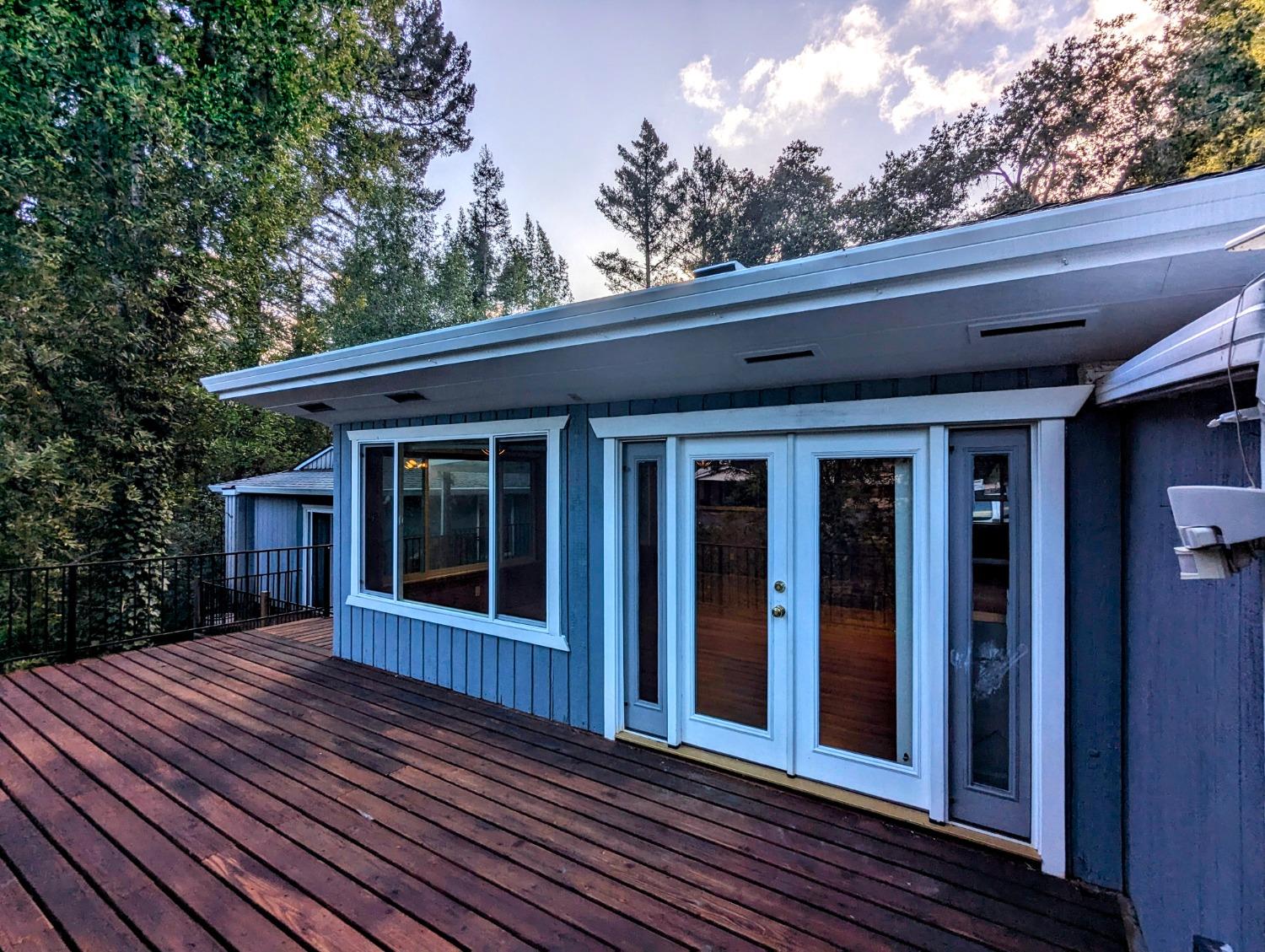 Photo of 220 Arnold Ave in Ben Lomond, CA