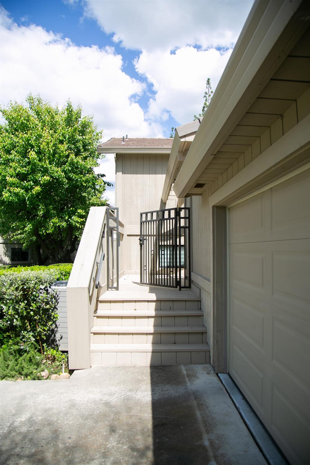 Detail Gallery Image 3 of 35 For 7316 Del Cielo Way, Modesto,  CA 95356 - 2 Beds | 2/1 Baths