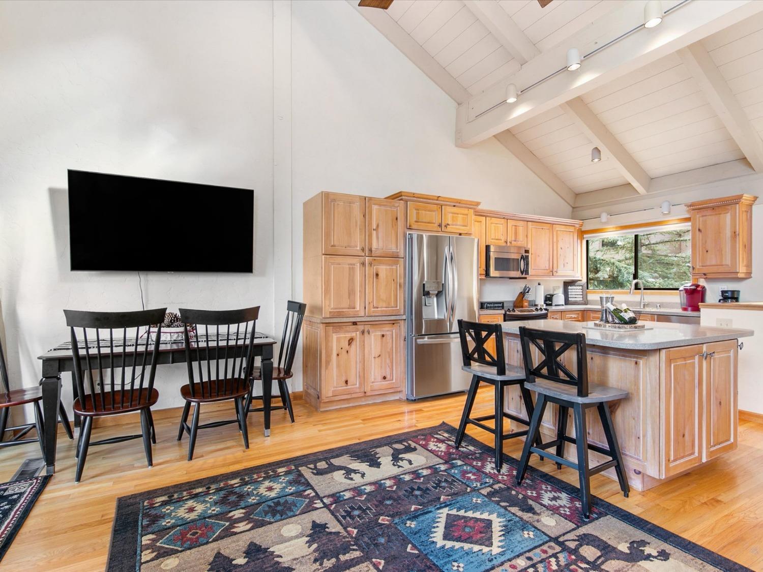 Detail Gallery Image 15 of 48 For 6138 Feather Rdgs, Truckee,  CA 96161 - 2 Beds | 2 Baths