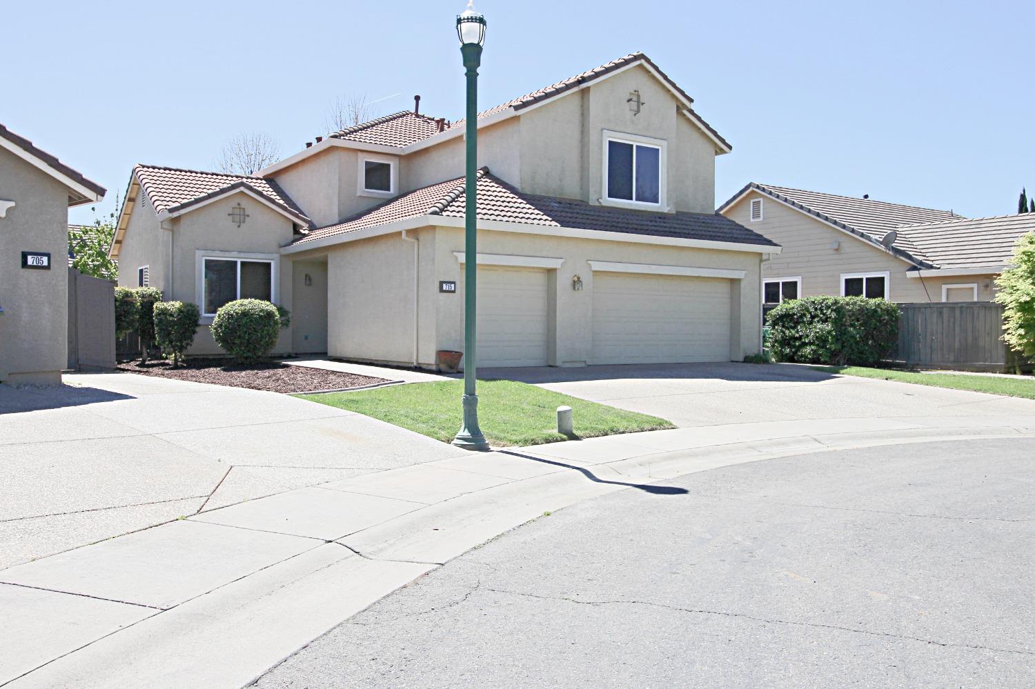 Photo of 715 Flyway Ct in Gridley, CA