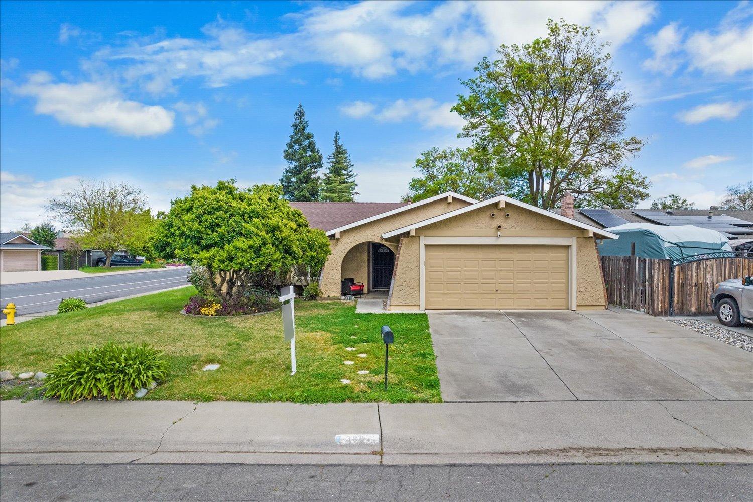 Photo of 388 Valleywood Dr in Woodland, CA