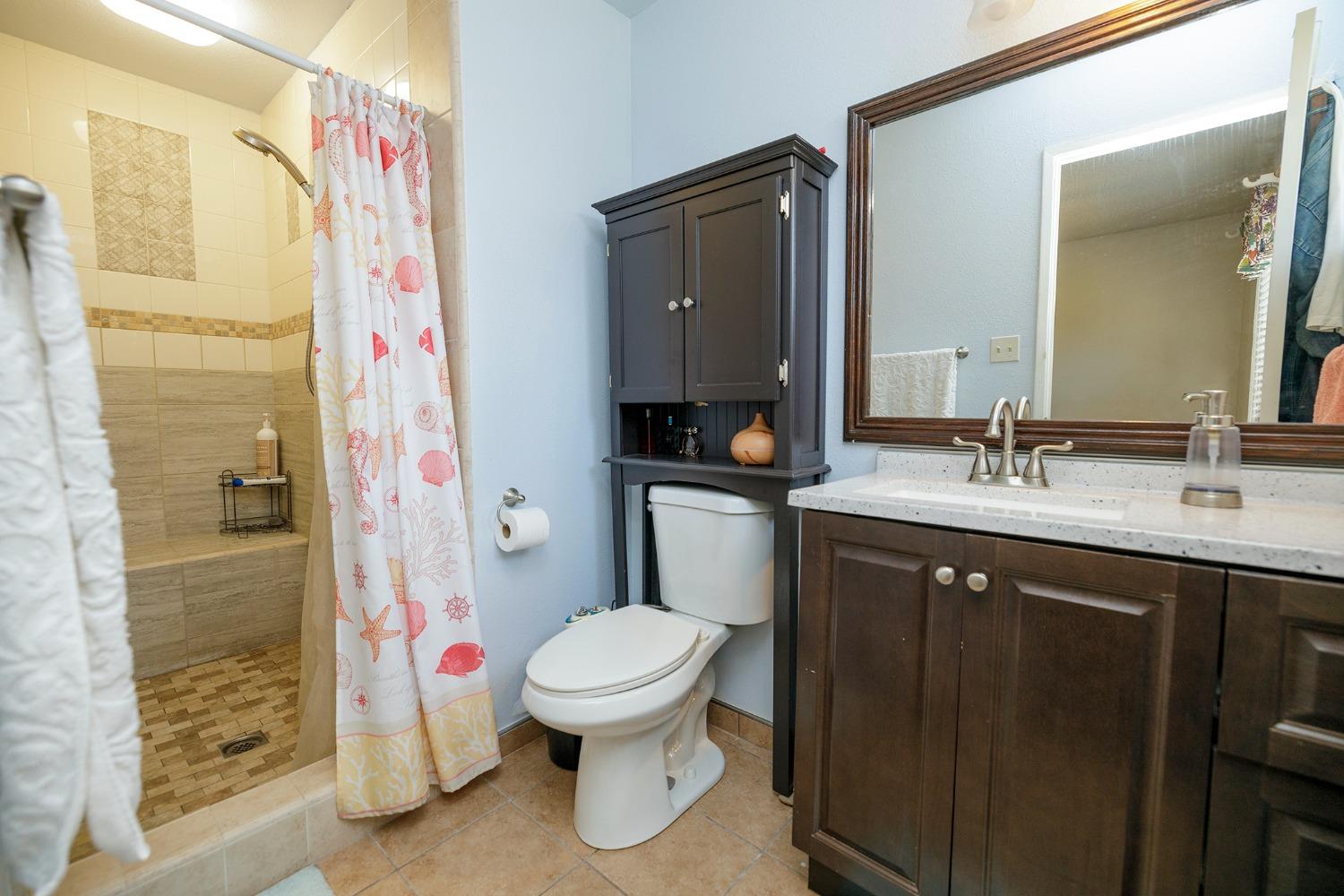 Detail Gallery Image 12 of 26 For 1085 Larchwood Ct, Turlock,  CA 95380 - 3 Beds | 2 Baths
