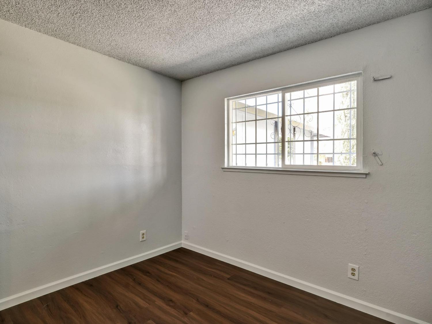 Detail Gallery Image 16 of 22 For 2030 Sandalwood Dr, Stockton,  CA 95210 - 3 Beds | 1/1 Baths
