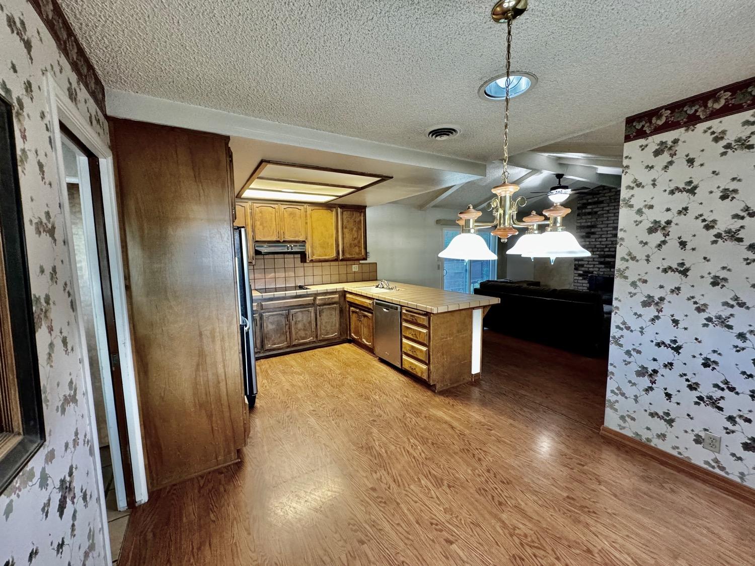 Detail Gallery Image 15 of 38 For 1561 Christifer Ln, Yuba City,  CA 95993 - 3 Beds | 2 Baths