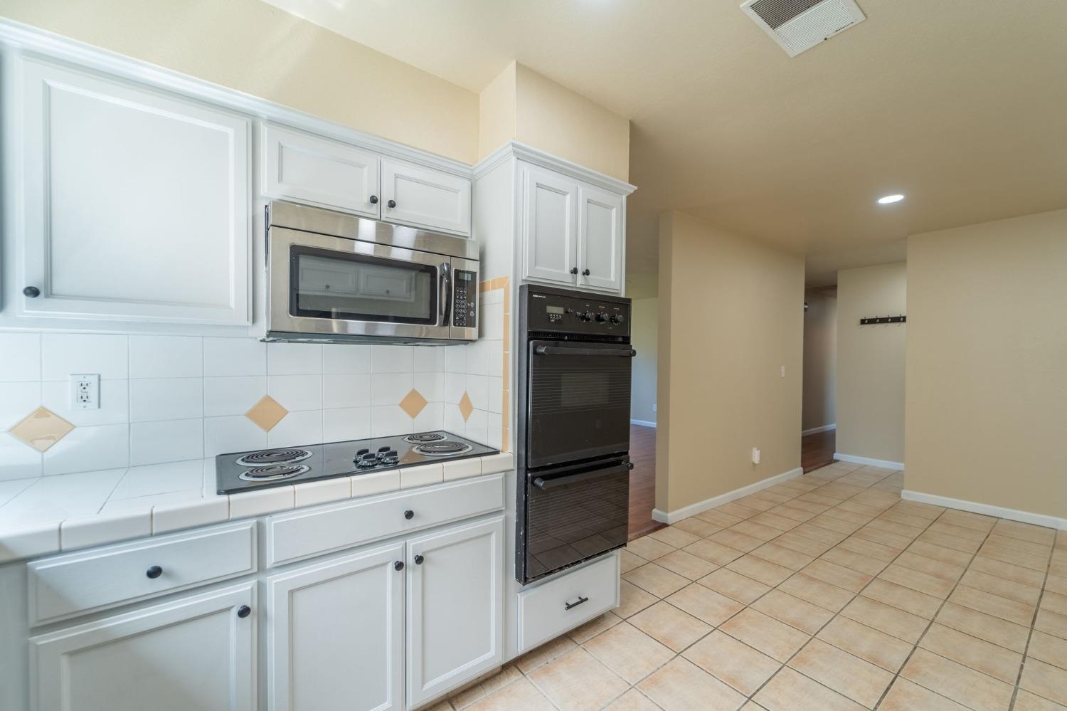 Detail Gallery Image 10 of 29 For 1405 Desert Willow Ln, Modesto,  CA 95355 - 3 Beds | 2 Baths