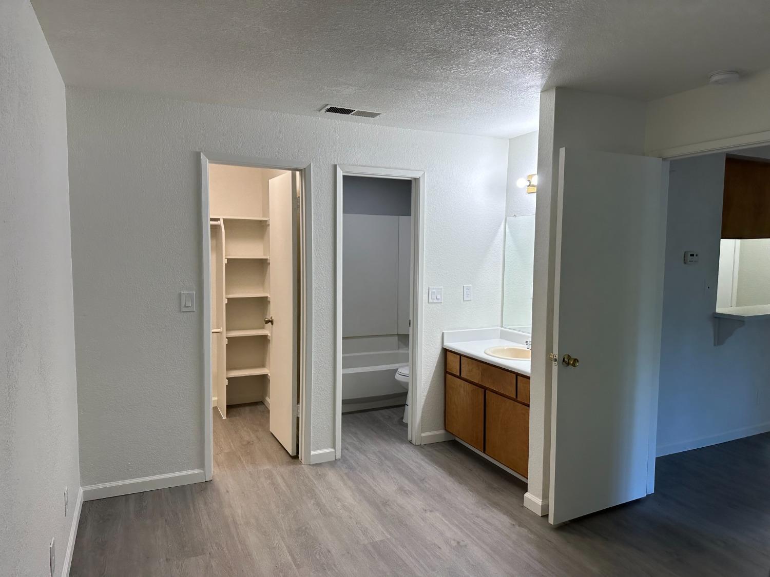 Detail Gallery Image 9 of 13 For 1673 Pyrenees Ave #79,  Stockton,  CA 95210 - 1 Beds | 1 Baths