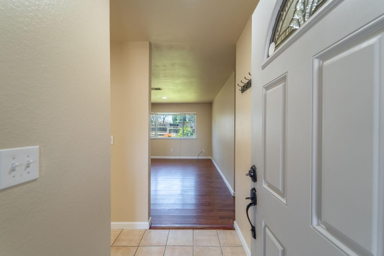 Detail Gallery Image 5 of 29 For 1405 Desert Willow Ln, Modesto,  CA 95355 - 3 Beds | 2 Baths