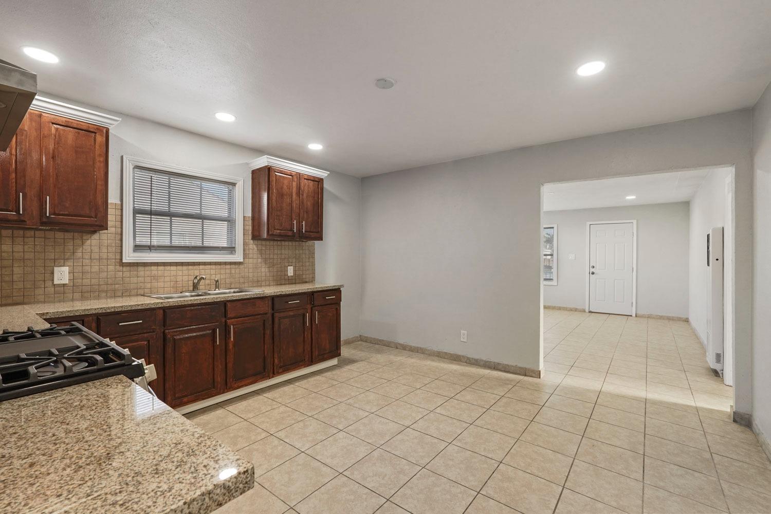 Detail Gallery Image 12 of 64 For 511 Alicante Dr, Lodi,  CA 95240 - 2 Beds | 1 Baths