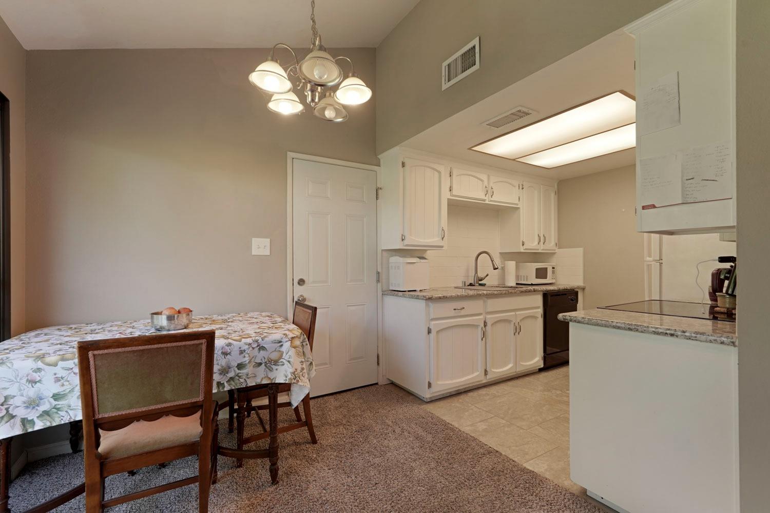 Detail Gallery Image 8 of 32 For 2457 W Elm St, Lodi,  CA 95242 - 2 Beds | 1 Baths