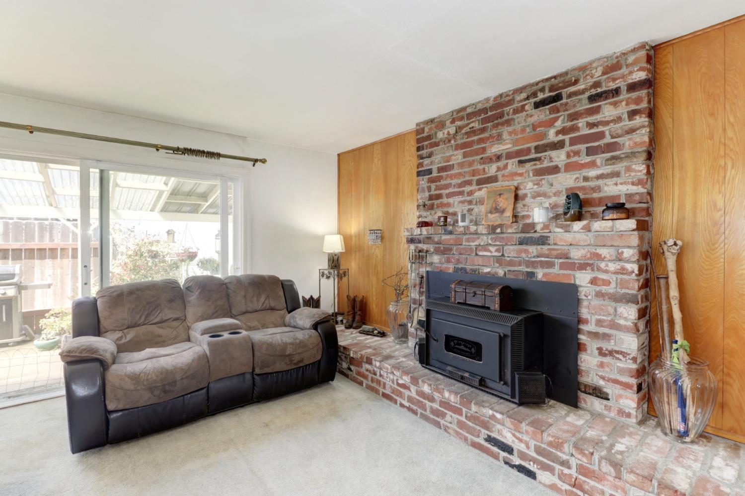 Detail Gallery Image 14 of 43 For 189 Stanford Ave, Sacramento,  CA 95815 - 4 Beds | 2 Baths