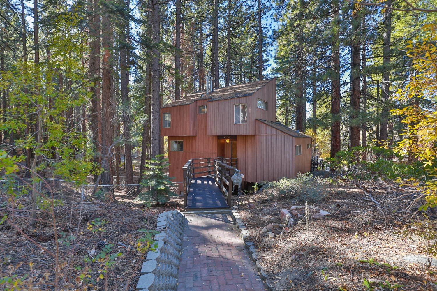 Detail Gallery Image 2 of 31 For 3820 Needle Peak Rd, South Lake Tahoe,  CA 96150 - 3 Beds | 2 Baths