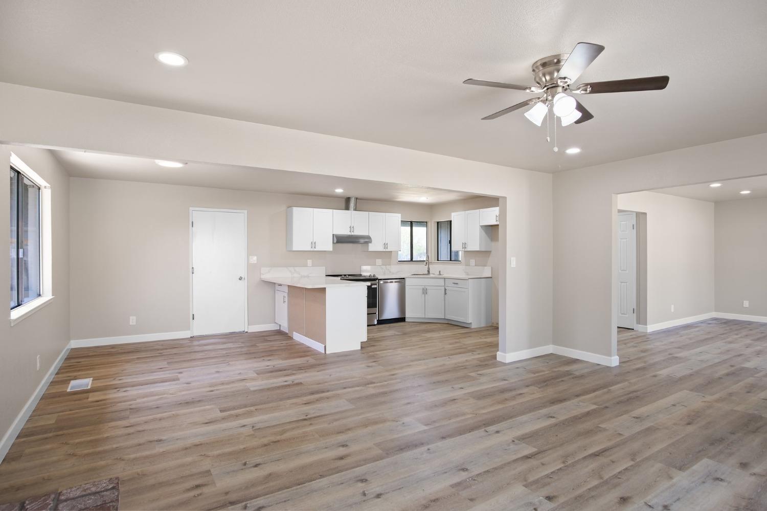 Detail Gallery Image 8 of 25 For 821 Ashland Ct, Turlock,  CA 95382 - 3 Beds | 2 Baths