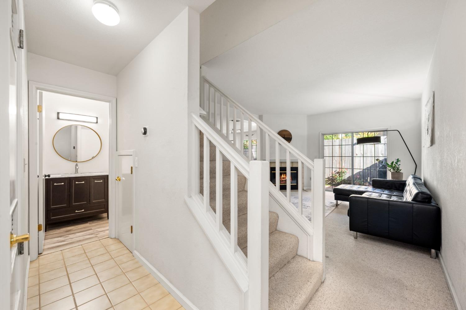 Detail Gallery Image 10 of 26 For 4704 Courtland Ln, Carmichael,  CA 95608 - 3 Beds | 2/1 Baths