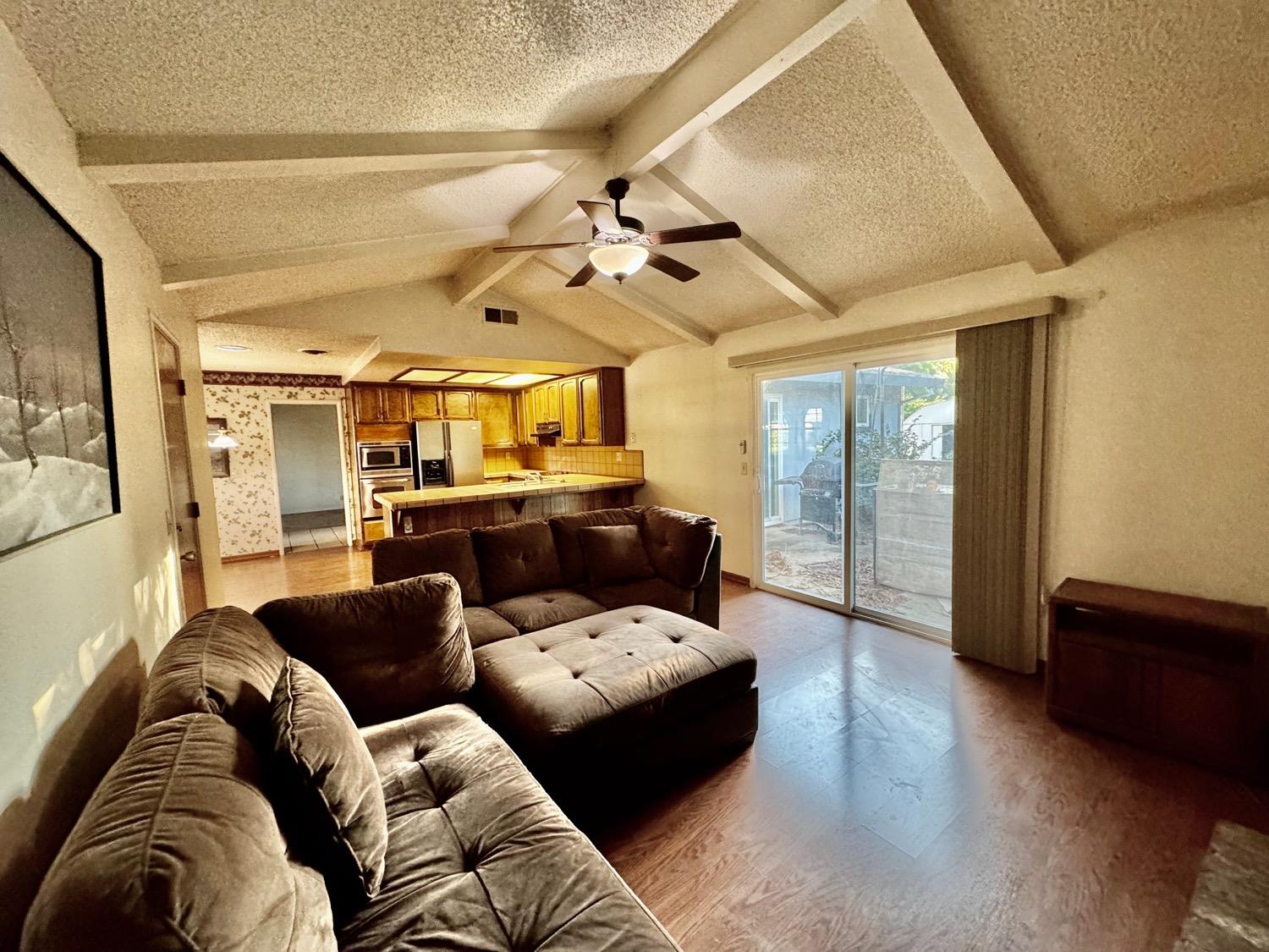 Detail Gallery Image 17 of 38 For 1561 Christifer Ln, Yuba City,  CA 95993 - 3 Beds | 2 Baths