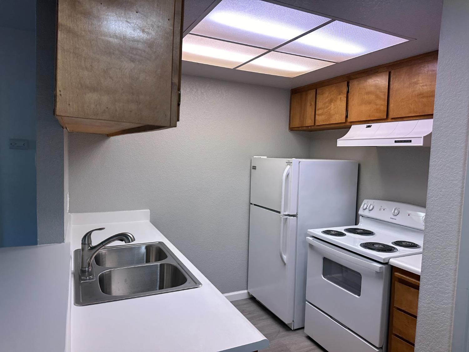 Detail Gallery Image 6 of 13 For 1673 Pyrenees Ave #79,  Stockton,  CA 95210 - 1 Beds | 1 Baths