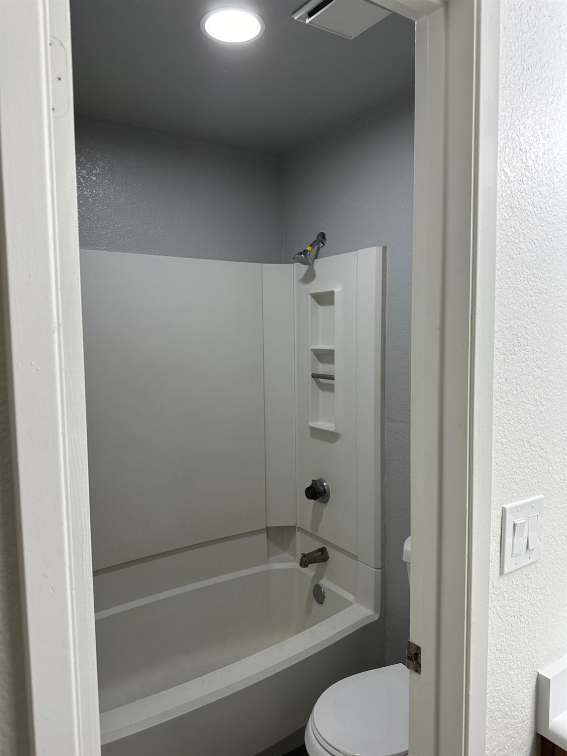 Detail Gallery Image 11 of 13 For 1673 Pyrenees Ave #79,  Stockton,  CA 95210 - 1 Beds | 1 Baths