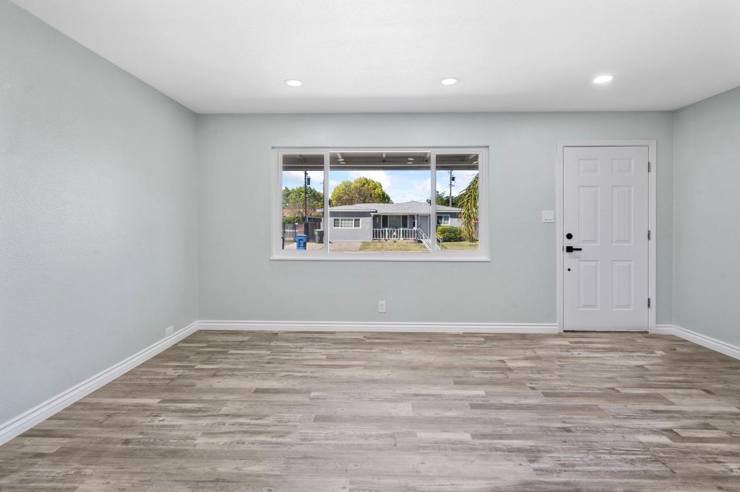 Detail Gallery Image 9 of 39 For 314 Jessie Ave, Manteca,  CA 95337 - 5 Beds | 2 Baths
