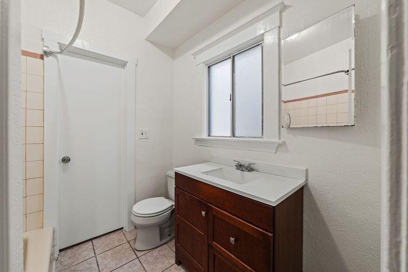 Detail Gallery Image 26 of 40 For 4701 Fairfax Ave, Oakland,  CA 94601 - 3 Beds | 2 Baths