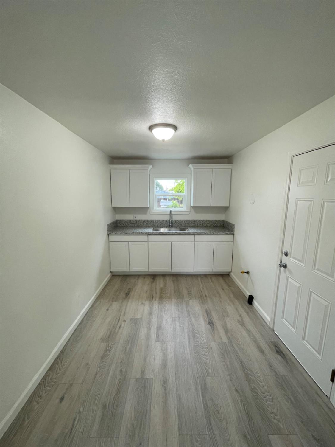 Detail Gallery Image 3 of 23 For 1740 Liberty St, Atwater,  CA 95301 - 3 Beds | 1 Baths