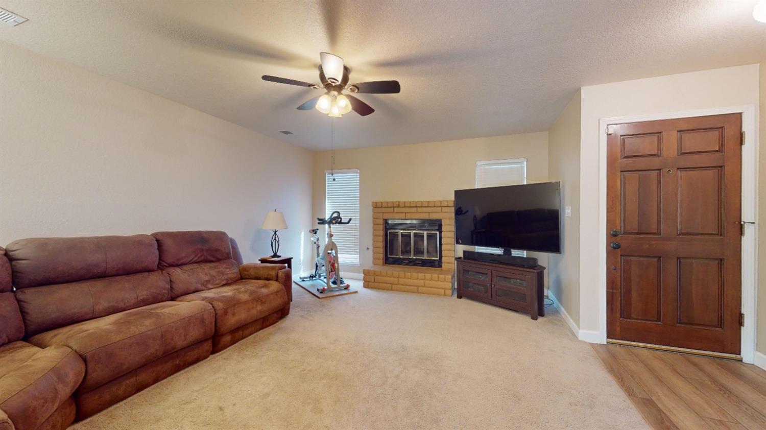Detail Gallery Image 7 of 27 For 3033 Golden Eagle Ln, Modesto,  CA 95356 - 2 Beds | 2 Baths
