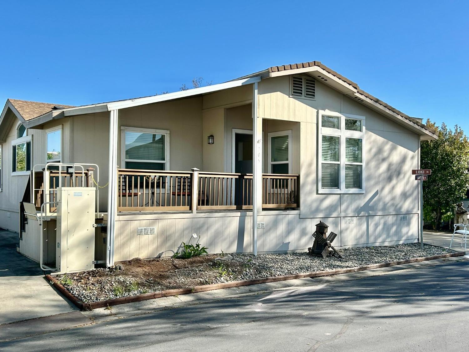 Photo of 3901 Lake Rd #205 in West Sacramento, CA