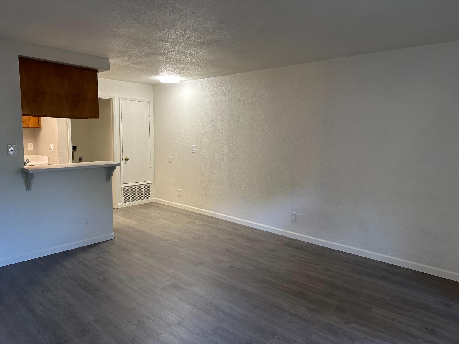 Detail Gallery Image 3 of 13 For 1673 Pyrenees Ave #79,  Stockton,  CA 95210 - 1 Beds | 1 Baths