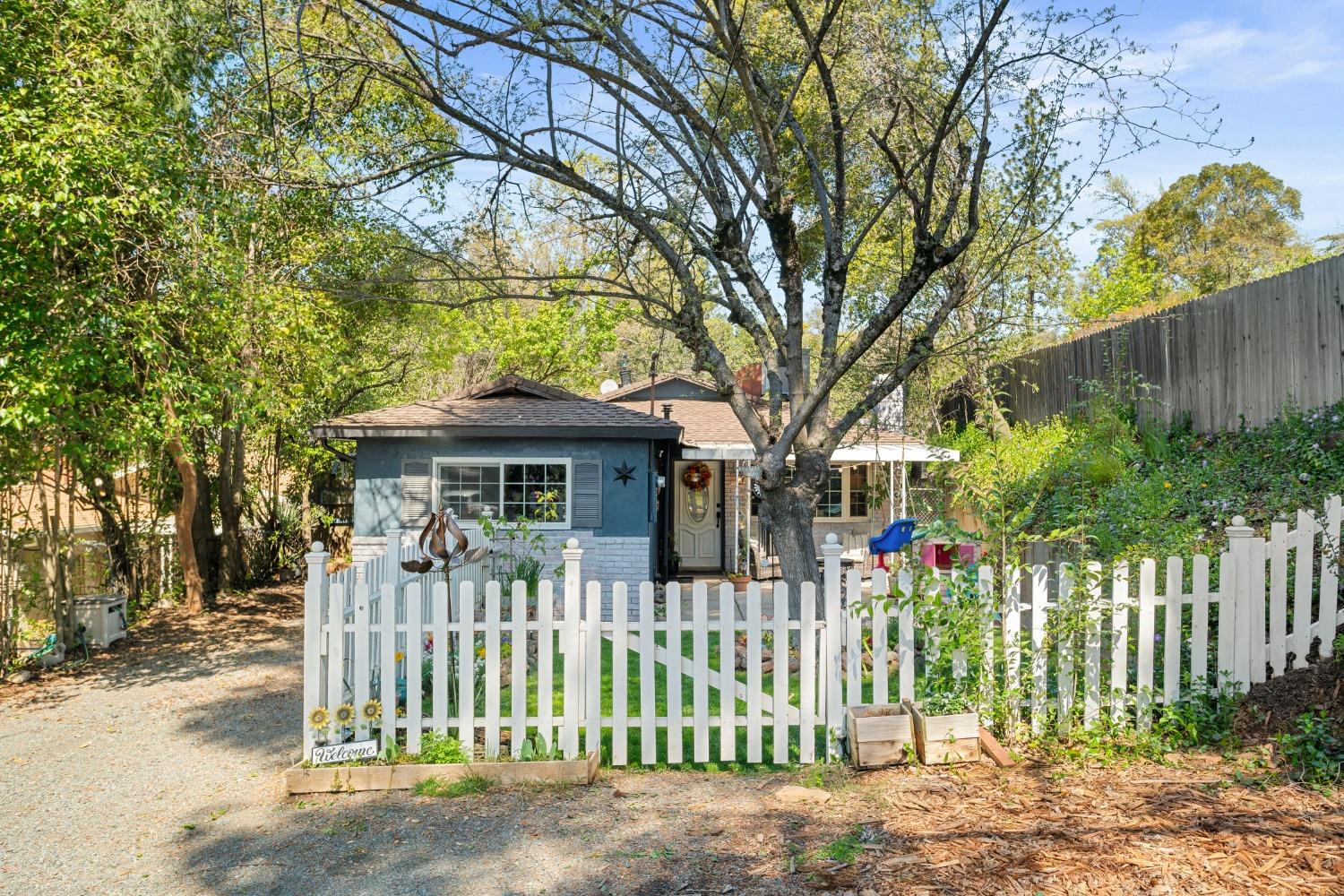 Photo of 110 Cary Dr in Auburn, CA