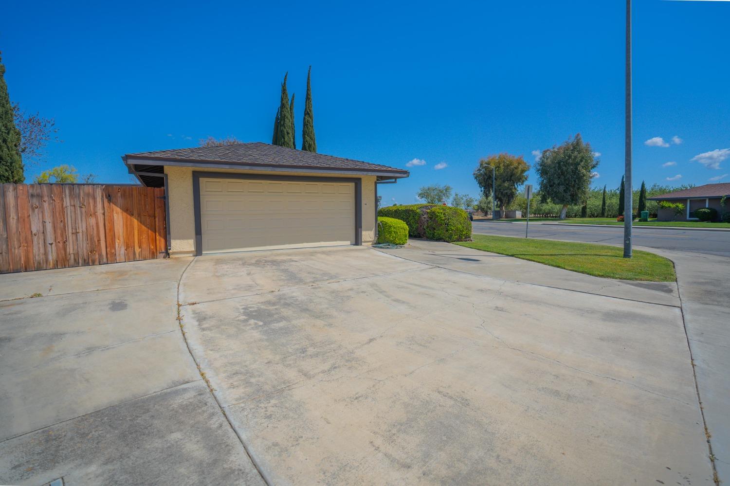 Detail Gallery Image 14 of 69 For 1905 S 11th, Los Banos,  CA 93635 - 3 Beds | 2 Baths