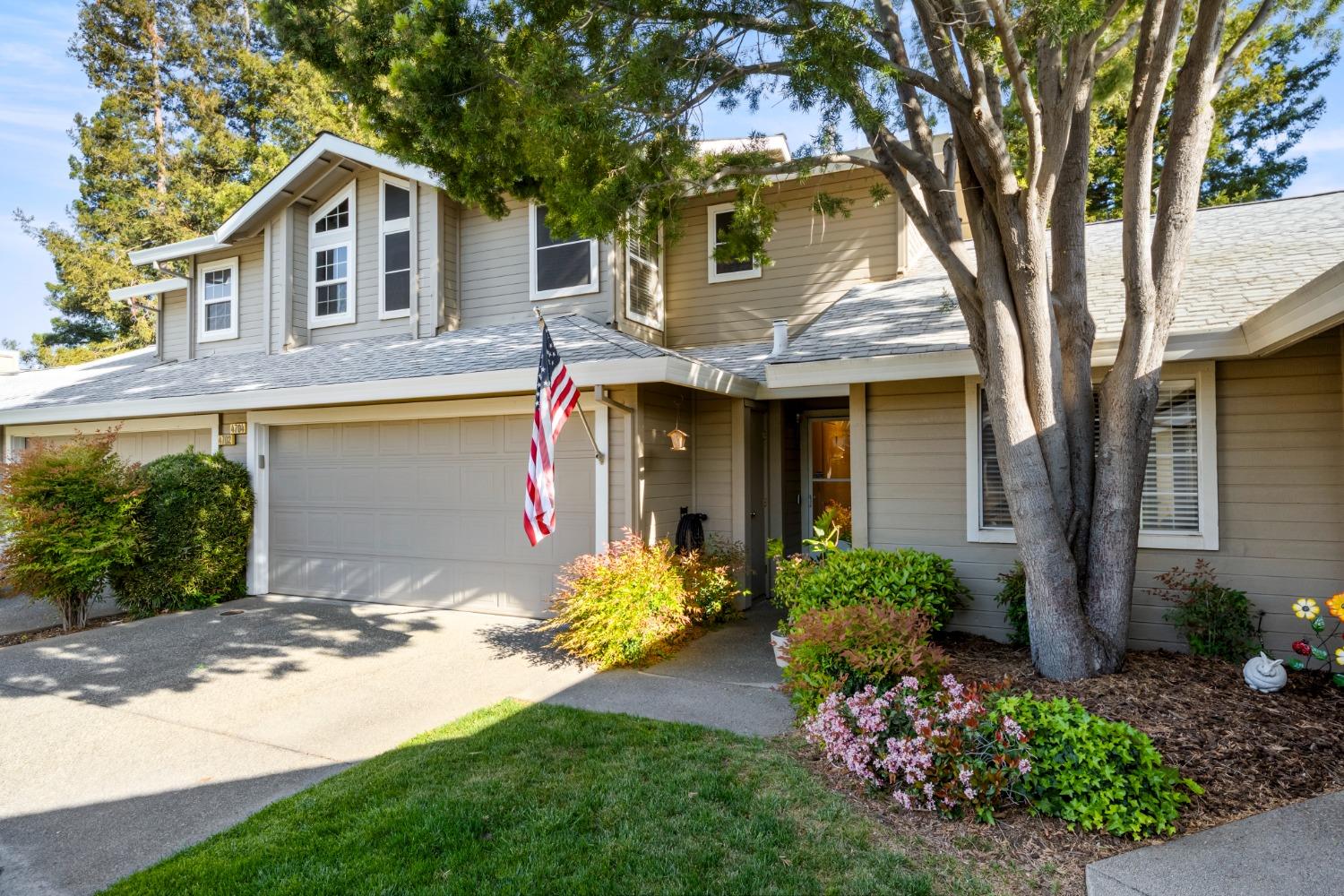 Detail Gallery Image 1 of 26 For 4704 Courtland Ln, Carmichael,  CA 95608 - 3 Beds | 2/1 Baths