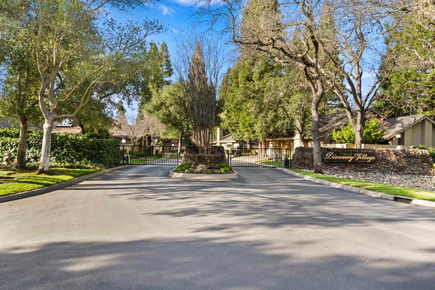 Detail Gallery Image 3 of 39 For 1983 Discovery Village Ln, Gold River,  CA 95670 - 4 Beds | 2/1 Baths