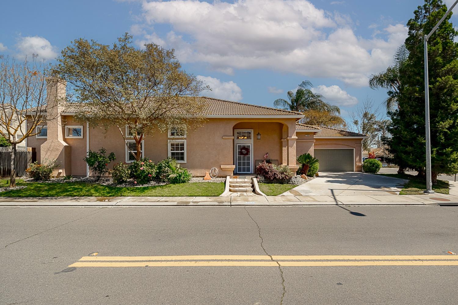 Photo of 2100 Paramont Wy in Modesto, CA