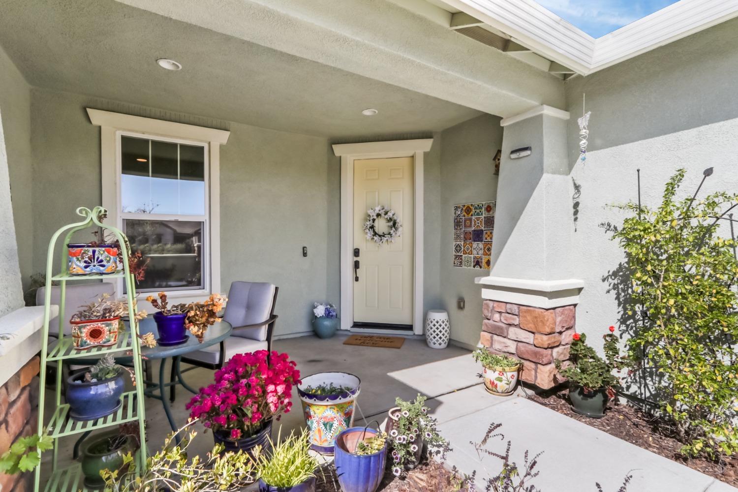 Detail Gallery Image 4 of 61 For 2525 Celebration Way, Woodland,  CA 95776 - 3 Beds | 2/1 Baths