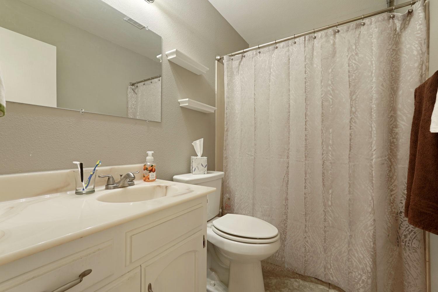 Detail Gallery Image 15 of 32 For 2457 W Elm St, Lodi,  CA 95242 - 2 Beds | 1 Baths