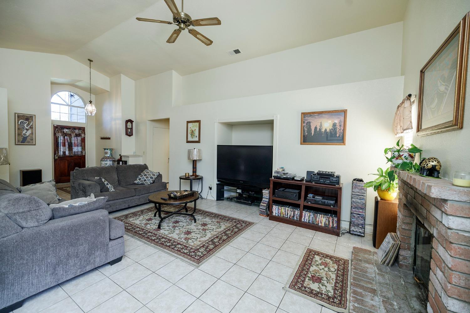 Detail Gallery Image 9 of 24 For 544 Westfield Pl, Patterson,  CA 95363 - 3 Beds | 2 Baths