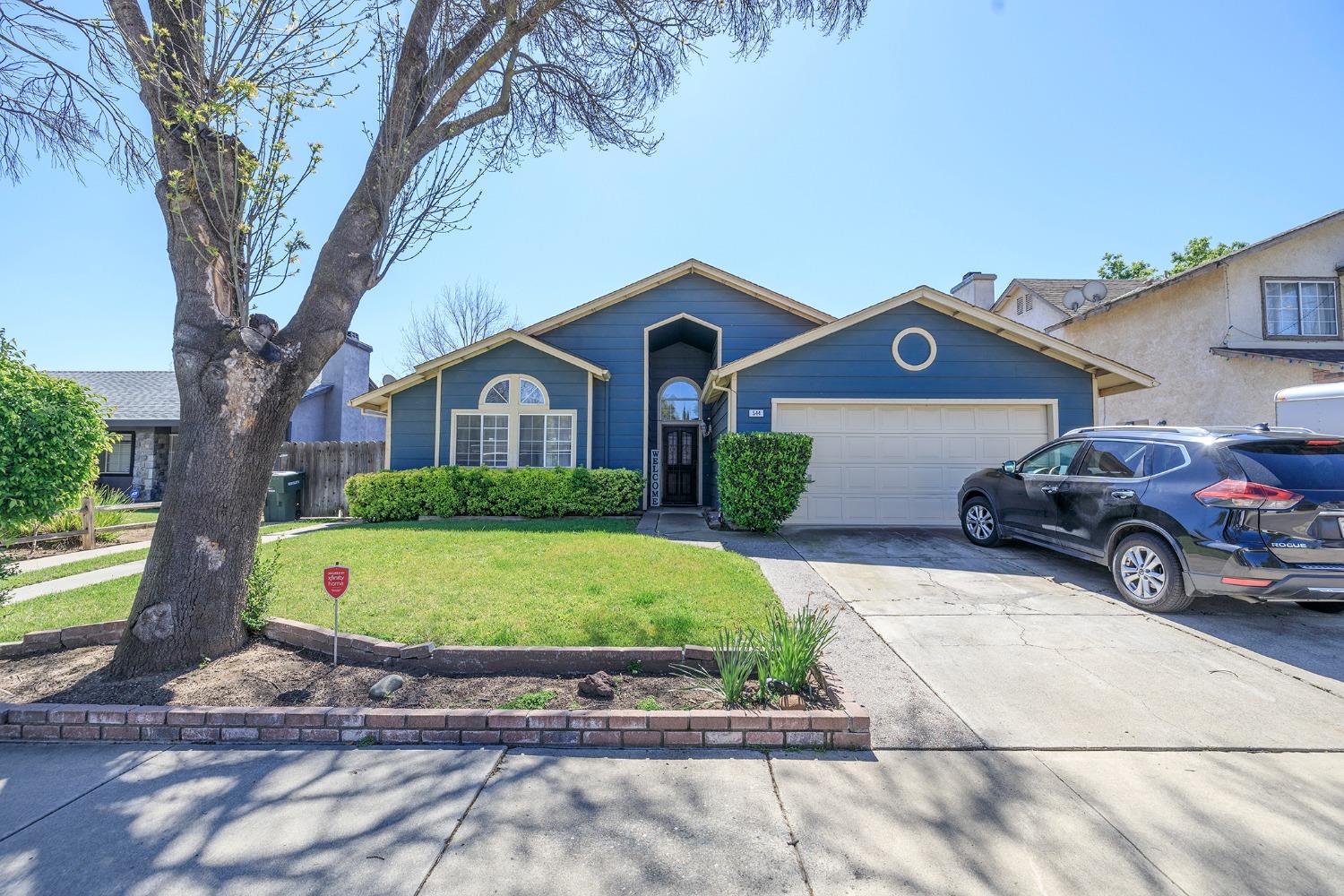 Photo of 544 Westfield Pl in Patterson, CA