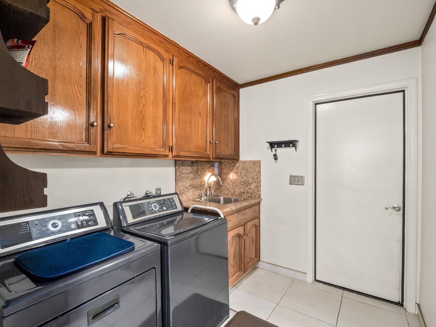 Detail Gallery Image 15 of 27 For 1010 S Clovis Ave #108,  Fresno,  CA 93727 - 3 Beds | 2 Baths