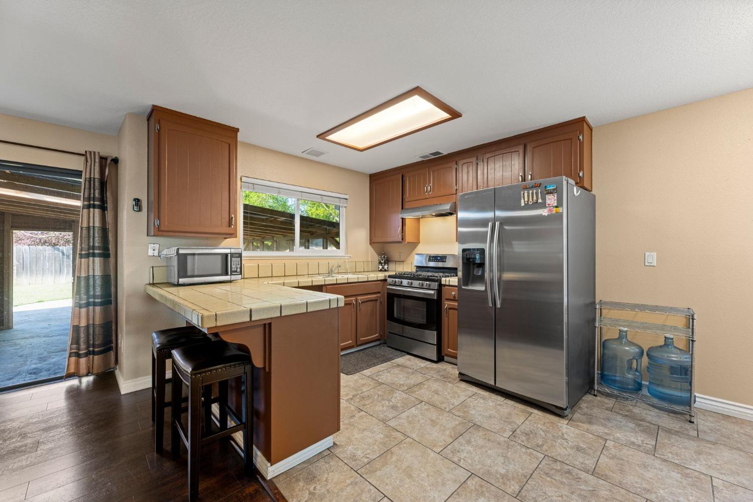 Detail Gallery Image 11 of 36 For 1015 W Harney Ln, Lodi,  CA 95240 - 3 Beds | 2 Baths