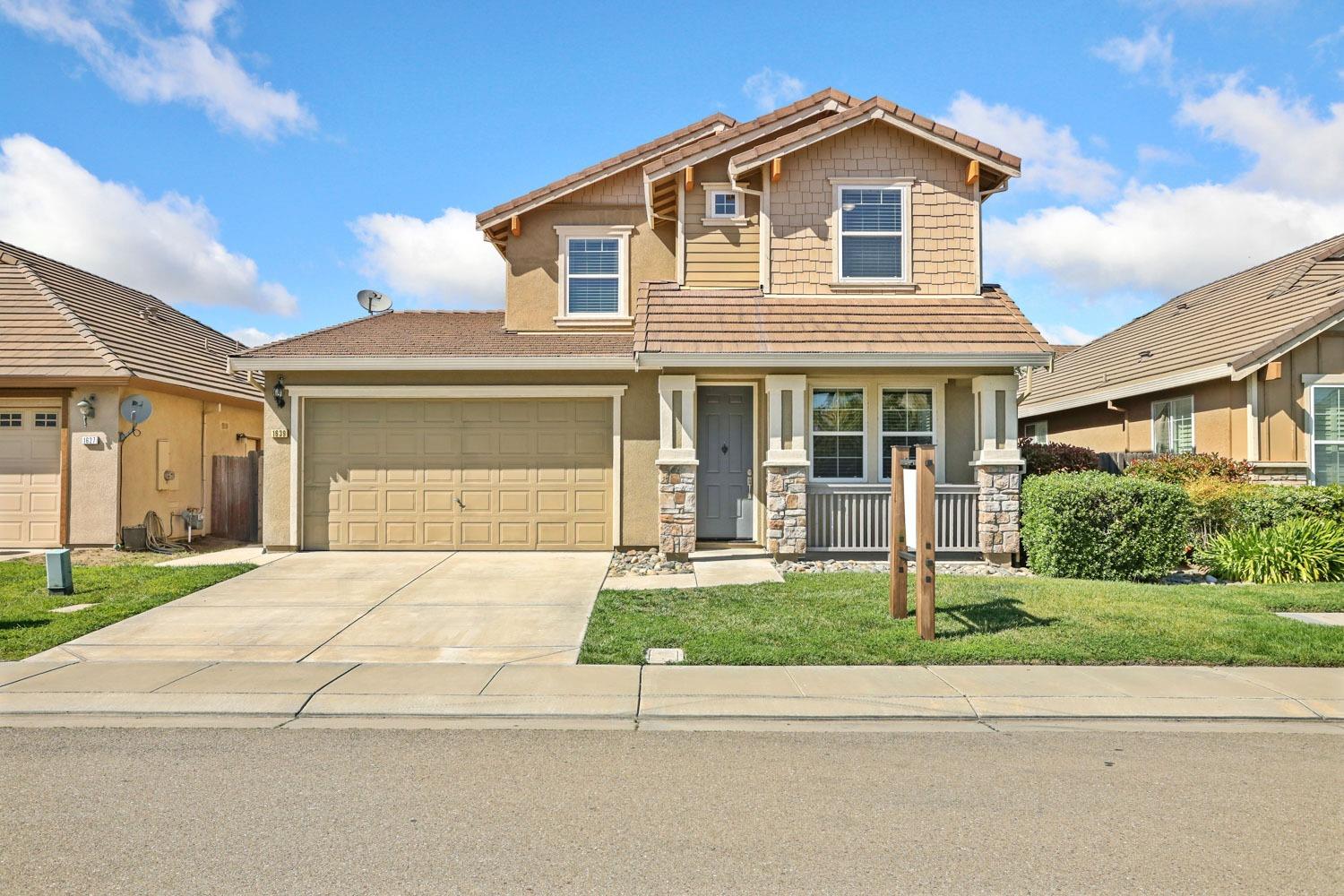 Detail Gallery Image 2 of 51 For 1639 Vasco St, Manteca,  CA 95337 - 4 Beds | 2/1 Baths