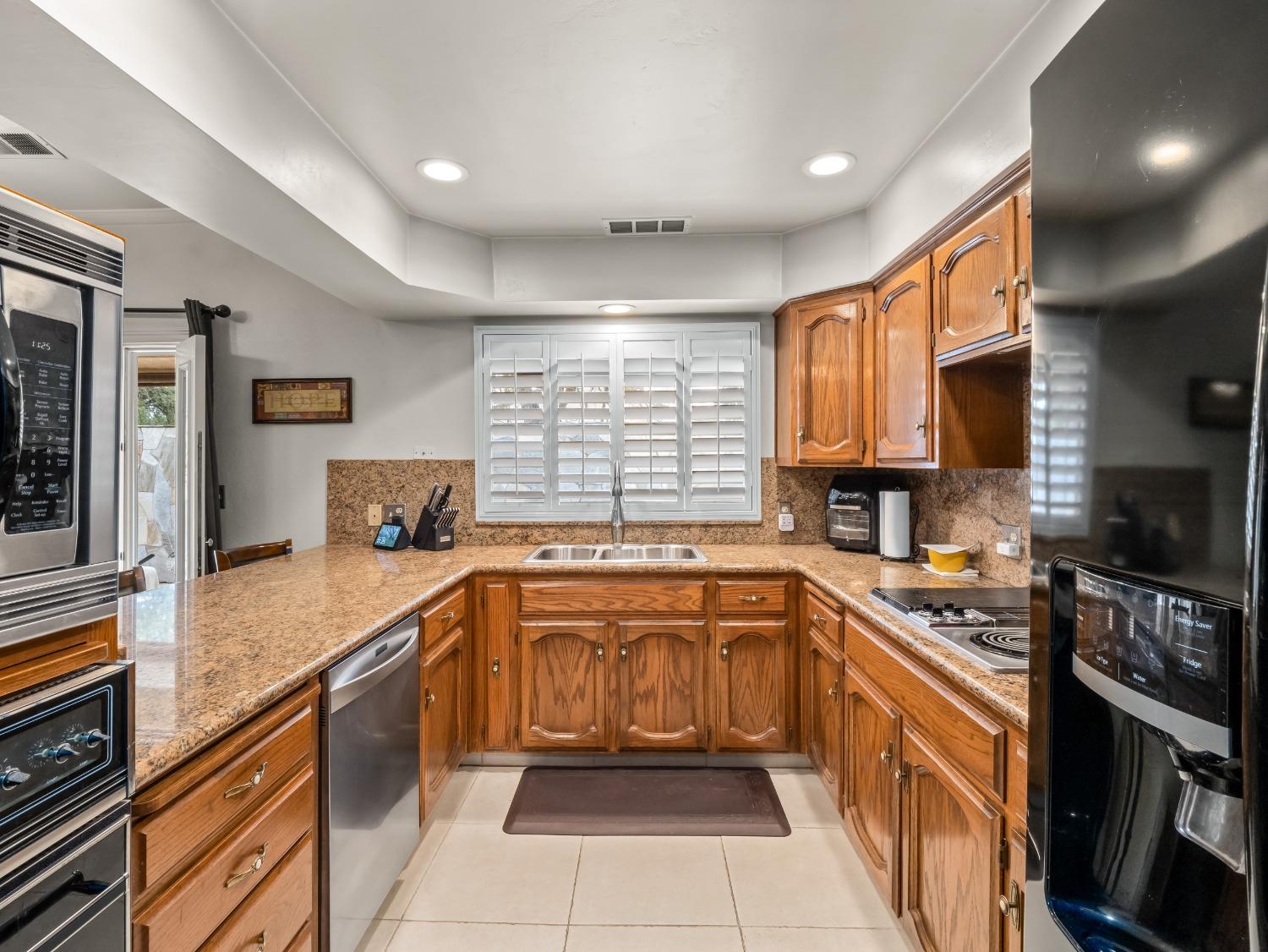 Detail Gallery Image 12 of 27 For 1010 S Clovis Ave #108,  Fresno,  CA 93727 - 3 Beds | 2 Baths