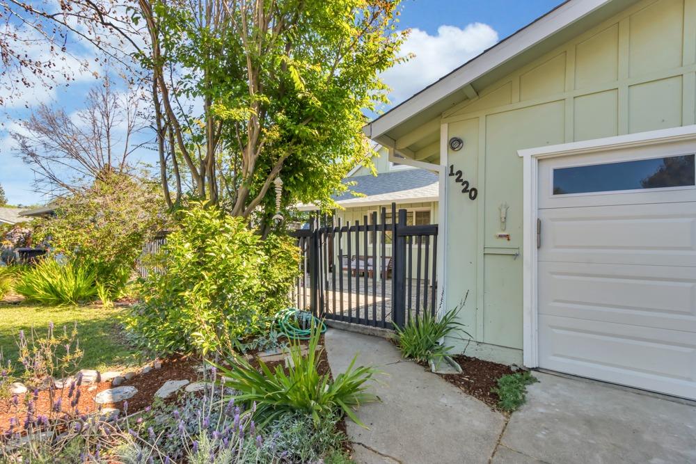 Detail Gallery Image 3 of 57 For 1220 Tulip Ln, Davis,  CA 95618 - 4 Beds | 2 Baths