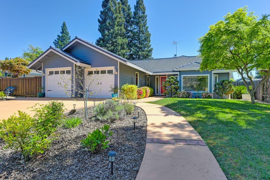 Photo of 157 Canyon Rim Dr in Folsom, CA