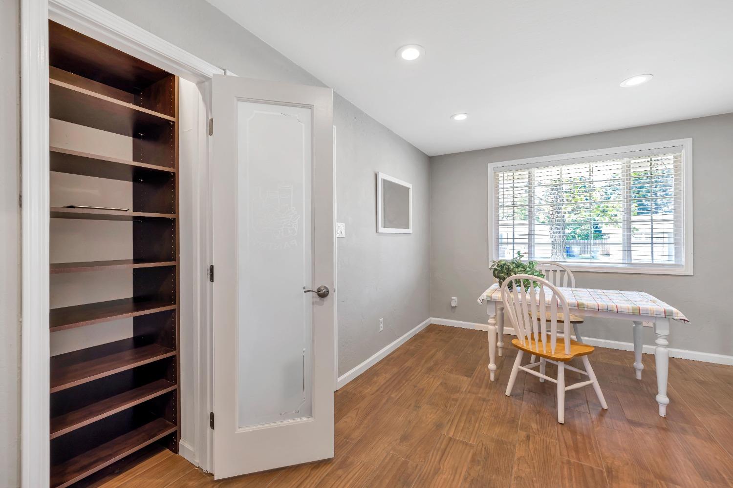 Detail Gallery Image 10 of 34 For 1323 School St, Folsom,  CA 95630 - 3 Beds | 2 Baths